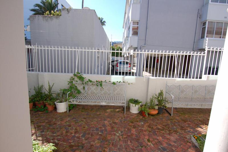 To Let 2 Bedroom Property for Rent in Bantry Bay Western Cape